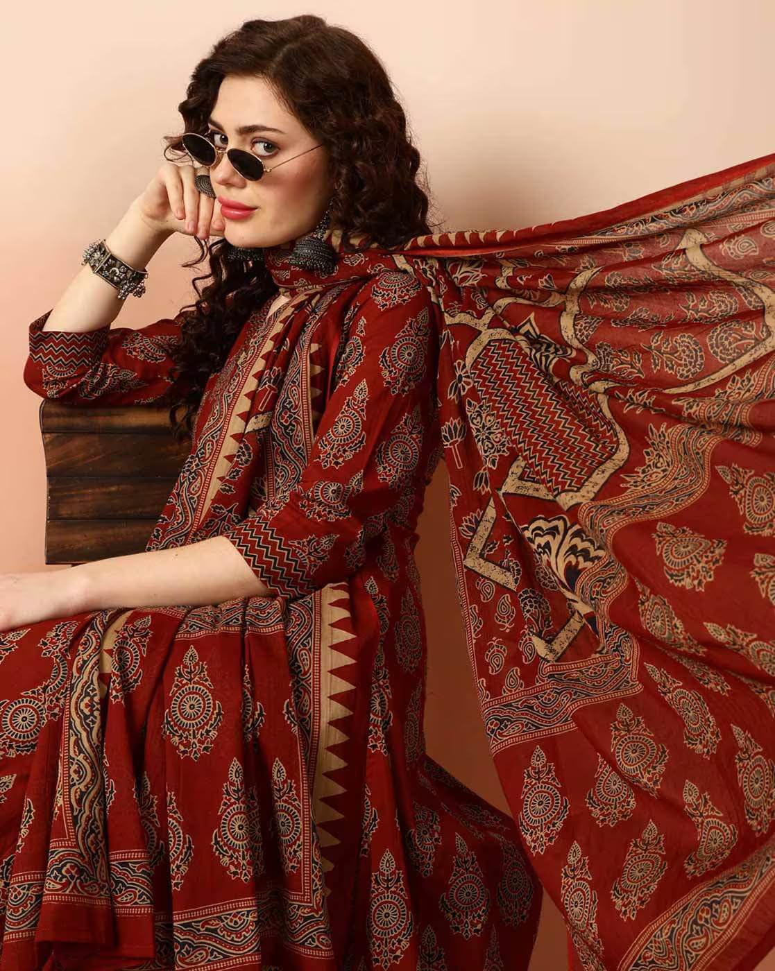 KLOSIA Women Printed Kurta and Pant Set with Dupatta