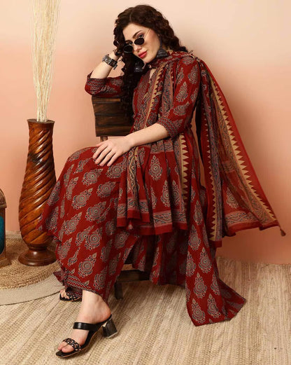 KLOSIA Women Printed Kurta and Pant Set with Dupatta